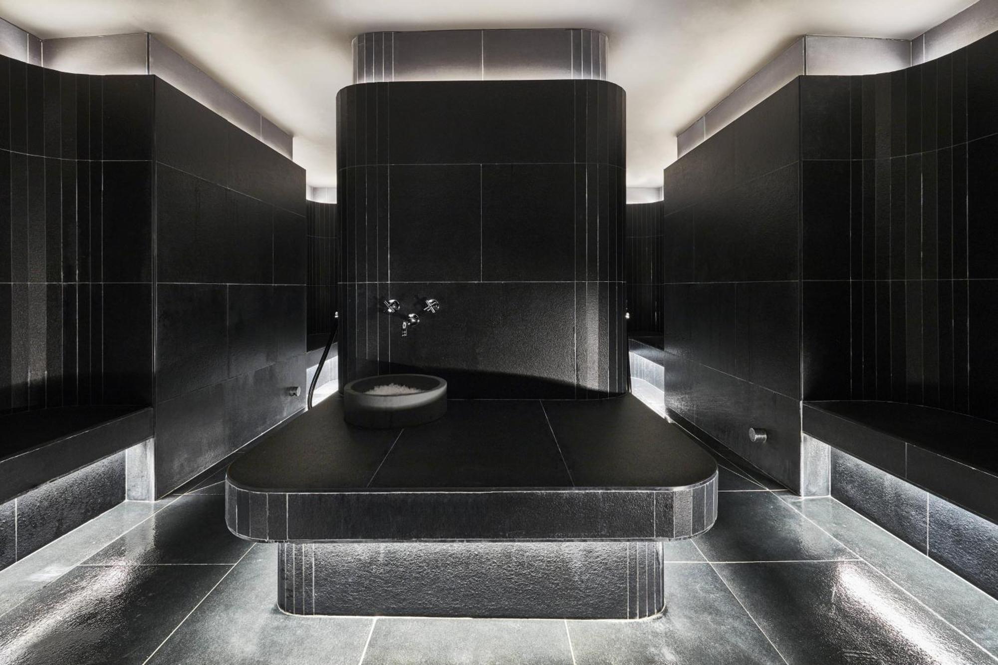 Roomers Munich, Autograph Collection